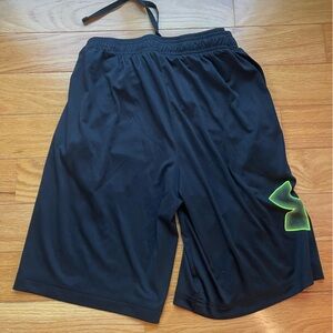 Under armor, loose men’s shorts size small